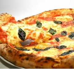 Justiça gaúcha condena pizzaria que vendeu a comida com parafuso