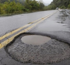 Agência e construtora pagarão indenização por má conservação de rodovia Agência e construtora pagarão indenização por má conservação de rodovia