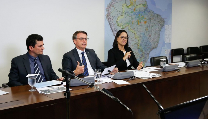 Bolsonaro promete isenção de IR para quem ganha até R$ 4.990,00