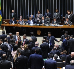 Câmara aprova terceirização para todas as atividades da empresa Câmara aprova terceirização para todas as atividades da empresa